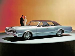 Oldsmobile Cutlass Supreme Holiday Sedan 1966 года